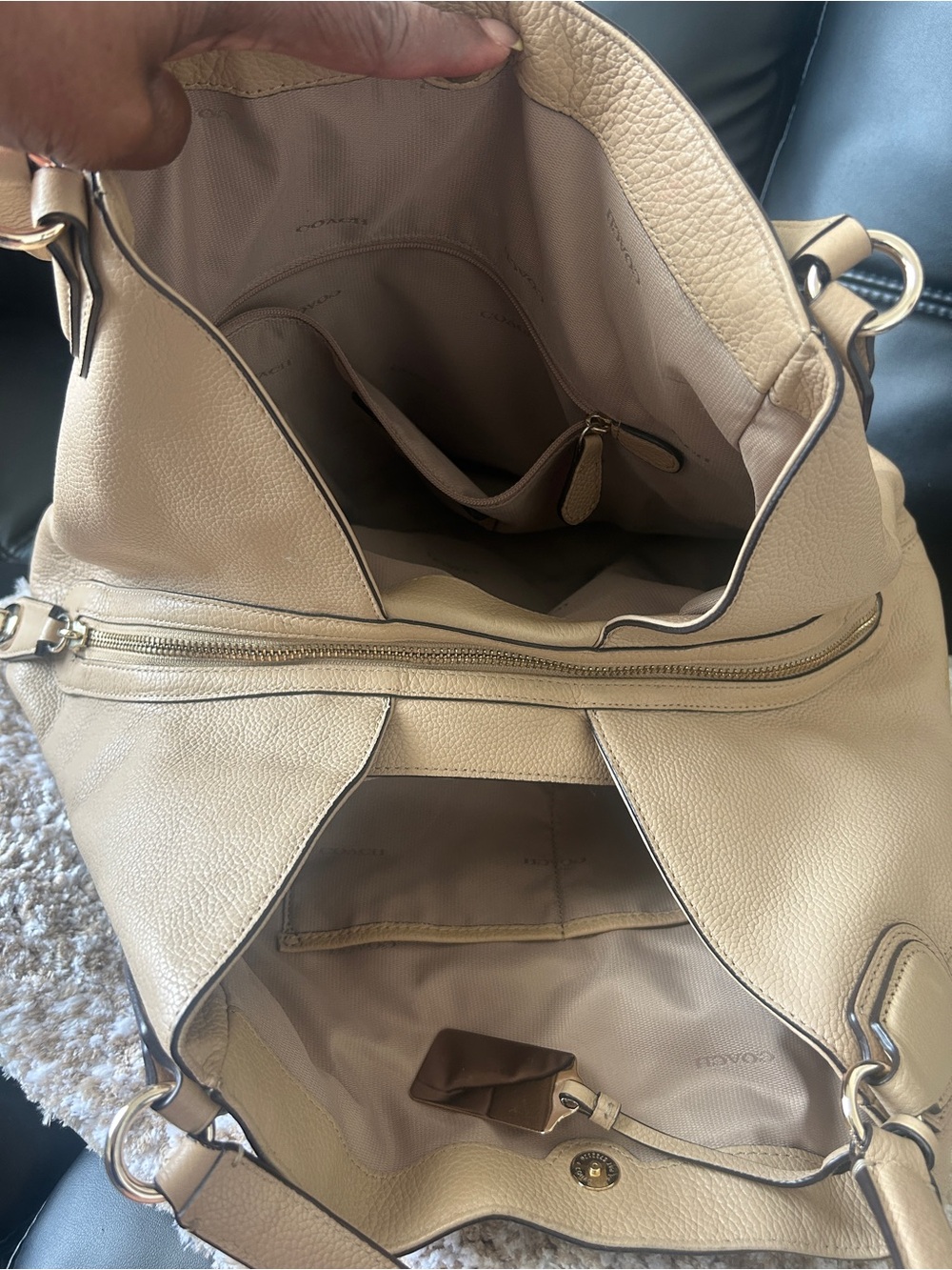 Classic Coach Pebbled Leather Hobo Bag in Beige - Picture 3 of 10